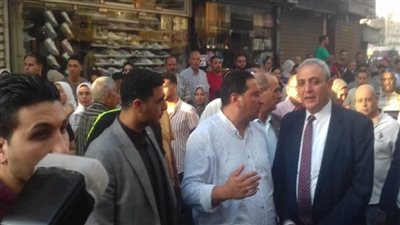 بالصور.. محافظ الغربية ينتقل لمعاينة موقع حريق محلين في طنطا