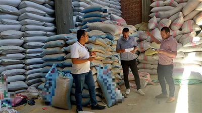 ضبط 19 طن أعلاف مجهولة المصدر قبل بيعها بأسواق البحيرة 