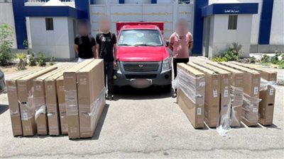 سيارة محملة بـ