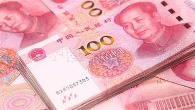 تراجع قيمة اليوان الصيني إلى 7.1342 مقابل الدولار الأمريكي