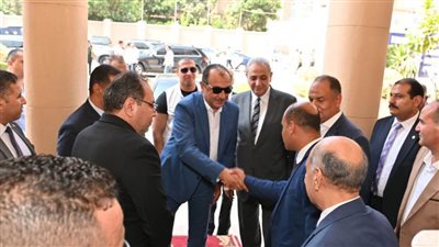  وزير قطاع الأعمال العام يلتقي محافظ الغربية ونواب البرلمان