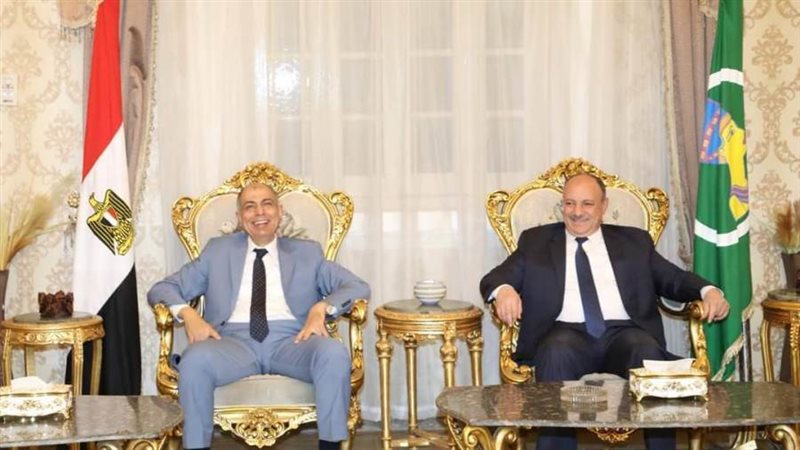 محافظ المنيا ومدير