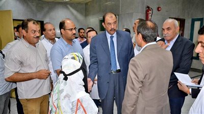 محافظ سوهاج يتفقد مستشفى الهلال للتأمين الصحي ويتابع مستوى الخدمات الطبية المقدمة للمواطنين