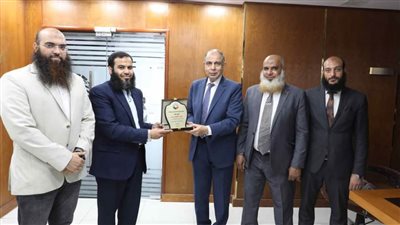 محافظ المنيا يستقبل وفد حزب النور للتهنئة بتولي مهام عمله الجديد