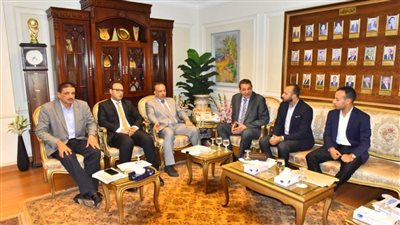 محافظ أسيوط يوجه بسرعة نهو أعمال مشروعات المبادرة الرئاسية 