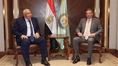 وزير الزراعة يبحث مع وفد من الجامعة الصينية للعلوم الزراعية التعاون في مجال البحث العلمي