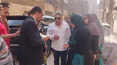 لن أترك شبرًا.. محافظ الدقهلية يجري جولة مفاجئة بالمراكز ويكافئ عاملة نظافة