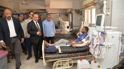 محافظ أسيوط يفاجئ العاملين بمستشفى القوصية المركزي