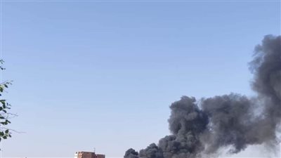 لارتفاع الحرارة.. حريق ضخم يلتهم أحد محولات الكهرباء بطريق الخزان بأسوان