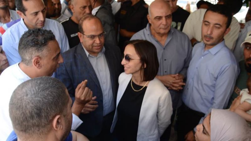 محافظ البحيرة تلتقى