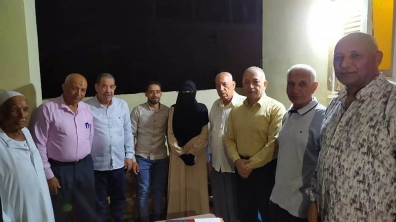 الطالبة الاولى على