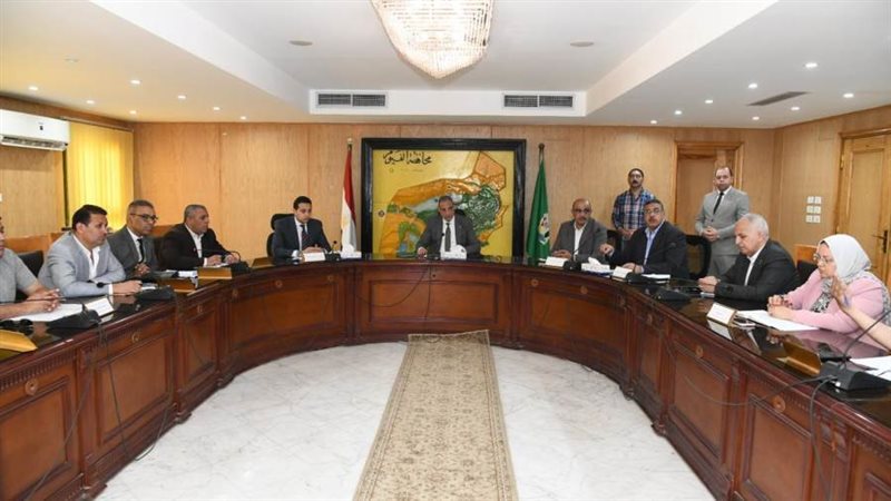 محافظ الفيوم والمسئولين