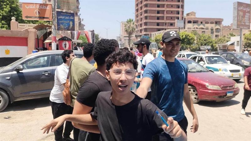 فرحة وسعادة وجوه