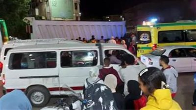 ارتفاع حصيلة ضحايا حادث انقلاب سيارة بأسوان إلى وفاة شخص وإصابة 9 آخرين