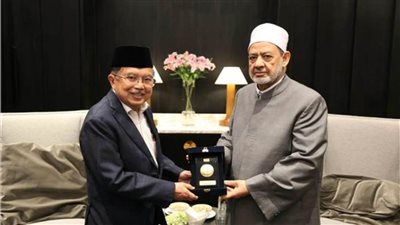 شيخ الأزهر يبحث مع رئيس مجلس المساجد الإندونيسي سبل تعزيز التعاون