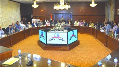 محافظ البحيرة: 