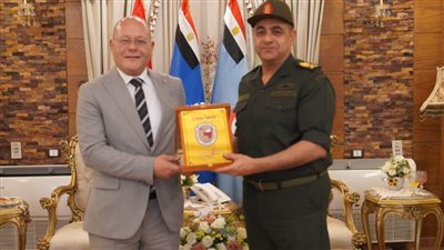 رئيس جامعة سوهاج يزور قائد المنطقة الجنوبية بأسيوط