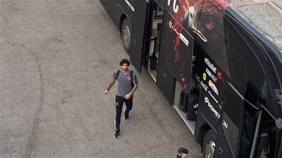 بالصور.. وصول حافلتي الأهلي والحكام قبل مواجهة بيراميدز في الدوري