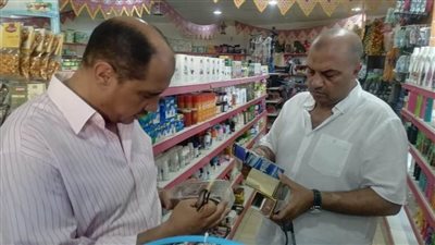 رئيس مدينة مرسى علم يقود حملة لمتابعة الأسعار والالتزام بالقوانين التجارية 