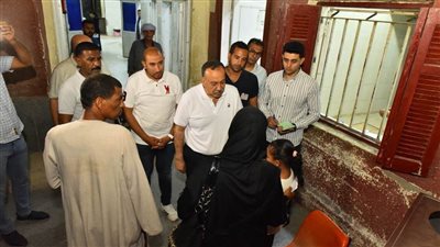 محافظ أسيوط يتفقد جودة الخدمات الصحية وانتظام العمل بمستشفى البداري المركزي فجرًا