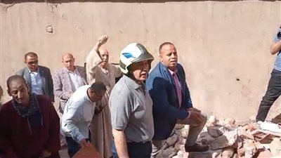 انهيار منزل بمنفلوط ومحافظ أسيوط يتفقد مكان الحادث