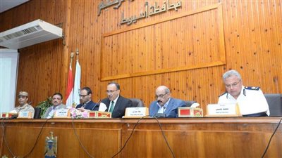 محافظ أسيوط يترأس 