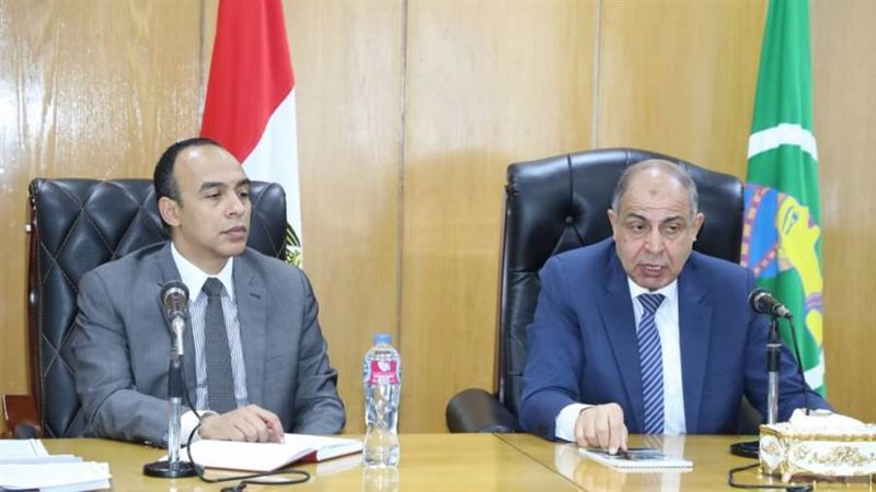 محافظ المنيا خلال