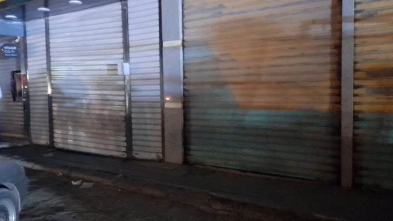 اغلاق المحلات ليلا