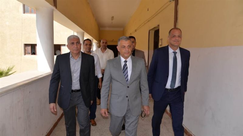 المحافظ خلال جولته