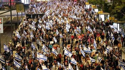   إسرائيليون يتظاهرون في رحوبوت للمطالبة بإبرام صفقة تبادل أسرى