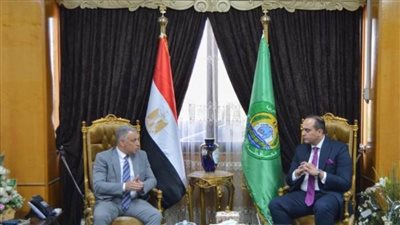 رئيس الرعاية الصحية يناقش تطوير الخدمات مع محافظ الإسماعيلية