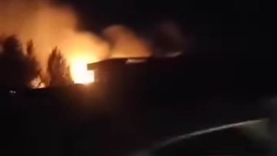 حصيلة مشاجرة بين عائلتين.. وفاة شخص وإصابة آخرين وإشعال النيران بعدد من المنازل 