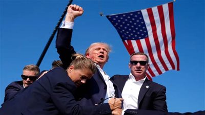 فاينانشيال تايمز:حادث ترامب يهدد بقلب السباق الانتخابي الأمريكي المضطرب بالفعل ويعمق الاستقطاب في البلاد