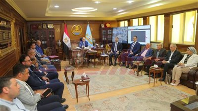 عبدالمعطي والنواب يناقشون الملفات ومشاكل الدوائر 