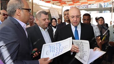 نظمتها مؤسسة حياة كريمة.. محافظ بني سويف يتفقد مبادرة 