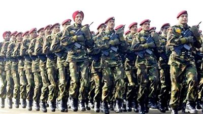 وفد عسكرى من كازاخستان يزور معهد لتدريب القوات الخاصة الهندية