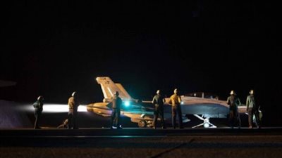 غارات أمريكية بريطانية على مطار الحديدة