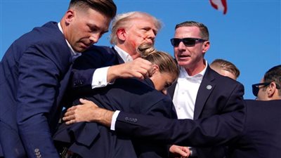 مدفيديف يعلق على نجاة ترامب من محاولة الاغتيال وحظوظه بالفوز في سباق الرئاسة الأمريكية