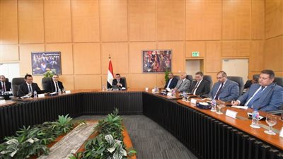 وزير الإسكان يلتقى مجموعة من المطورين العقاريين لمناقشة التحديات التى تواجه القطاع