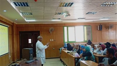 دورة تدريبية بكلية الزراعة بسوهاج عن صناعة الحرير وزراعة أشجار التوت