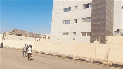 رفع الإشغالات والتعديات على الطرق بمحيط مستشفى منفلوط المركزي بأسيوط