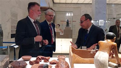 وزير الإعلام الصربي يزور متحف الحضارة