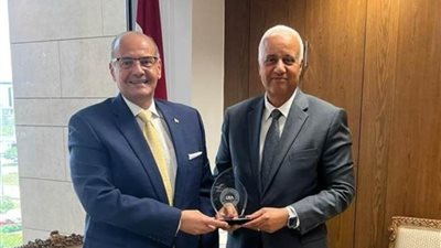 مساعد وزير الخارجية يستقبل نائب رئيس جمعية العلماء المصريين الأمريكيين ورئيس جامعة العلمين