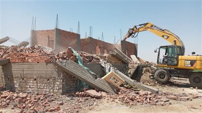 إزالة 14حالة تعدٍ على أراضٍ زراعية بالقوصية في أسيوط