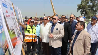 إنجاز 74%.. محافظ بني سويف يتابع العمل بمحور الفشن على النيل