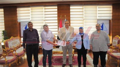 تكريم كليتي الطب البيطري والزراعة للمشاركة بقوافل جامعة كفر الشيخ