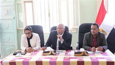 محافظ الوادي الجديد يدعم قرى بغداد بباريس لإصلاح بئر مياه الري