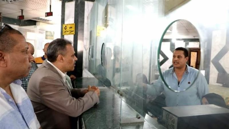 محافظ الشرقية خلال