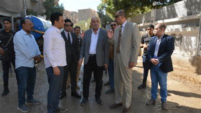 محافظ سوهاج يتابع أعمال إصلاح كسر ماسورة مياه  قطر 12 بوصة بمدينة ناصر 