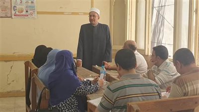 بالصور.. رئيس منطقة الغربية يتفقد بدء تصحيح امتحانات الثانوية الأزهرية